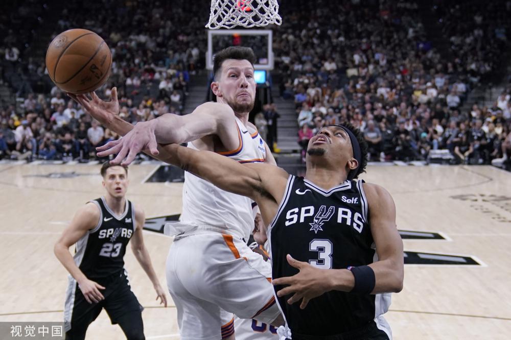 他的跑位大 他的跑位大