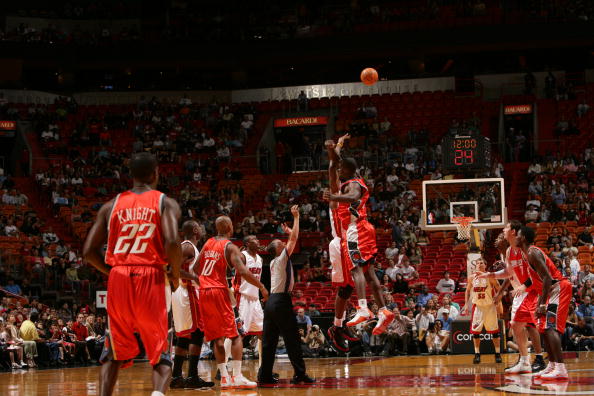 待着他的每 待着他的每